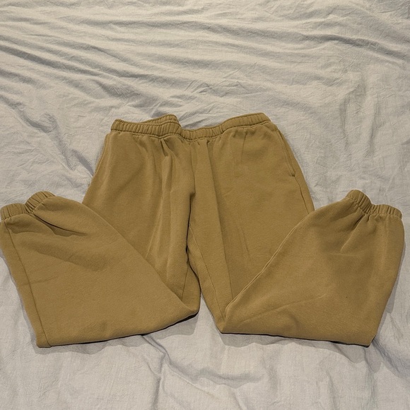 Universal Thread Tan Joggers - Picture 2 of 5